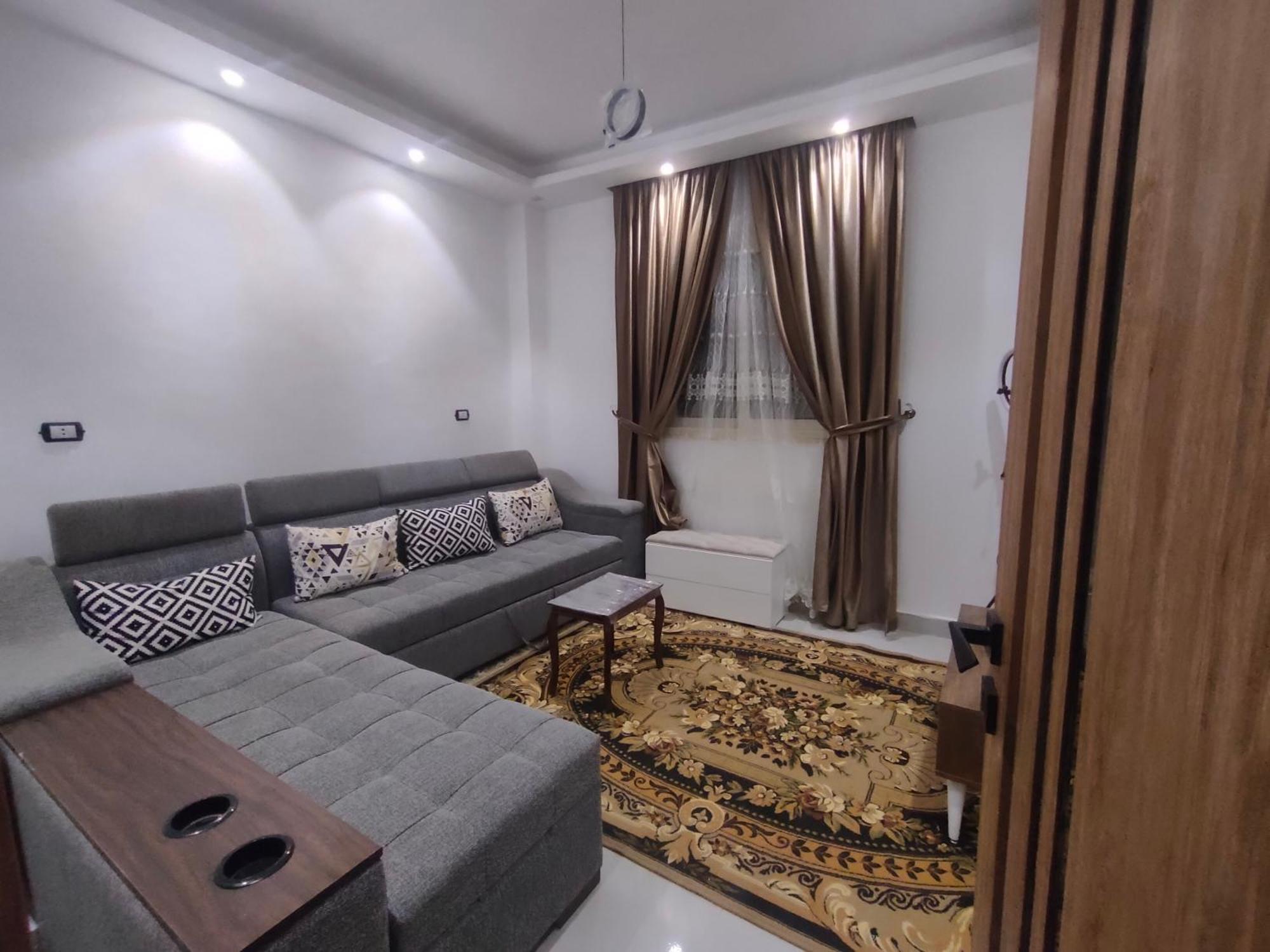 Younan House Apartment *